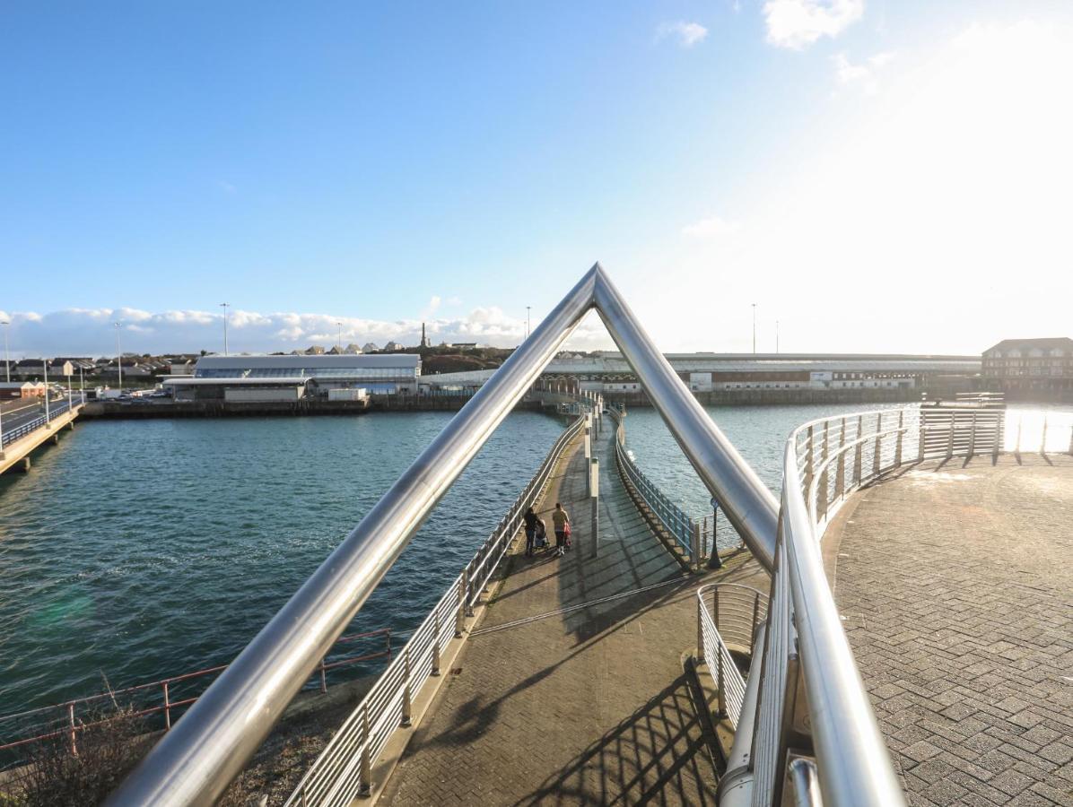 Port Apartment 1 Holyhead Exteriör bild
