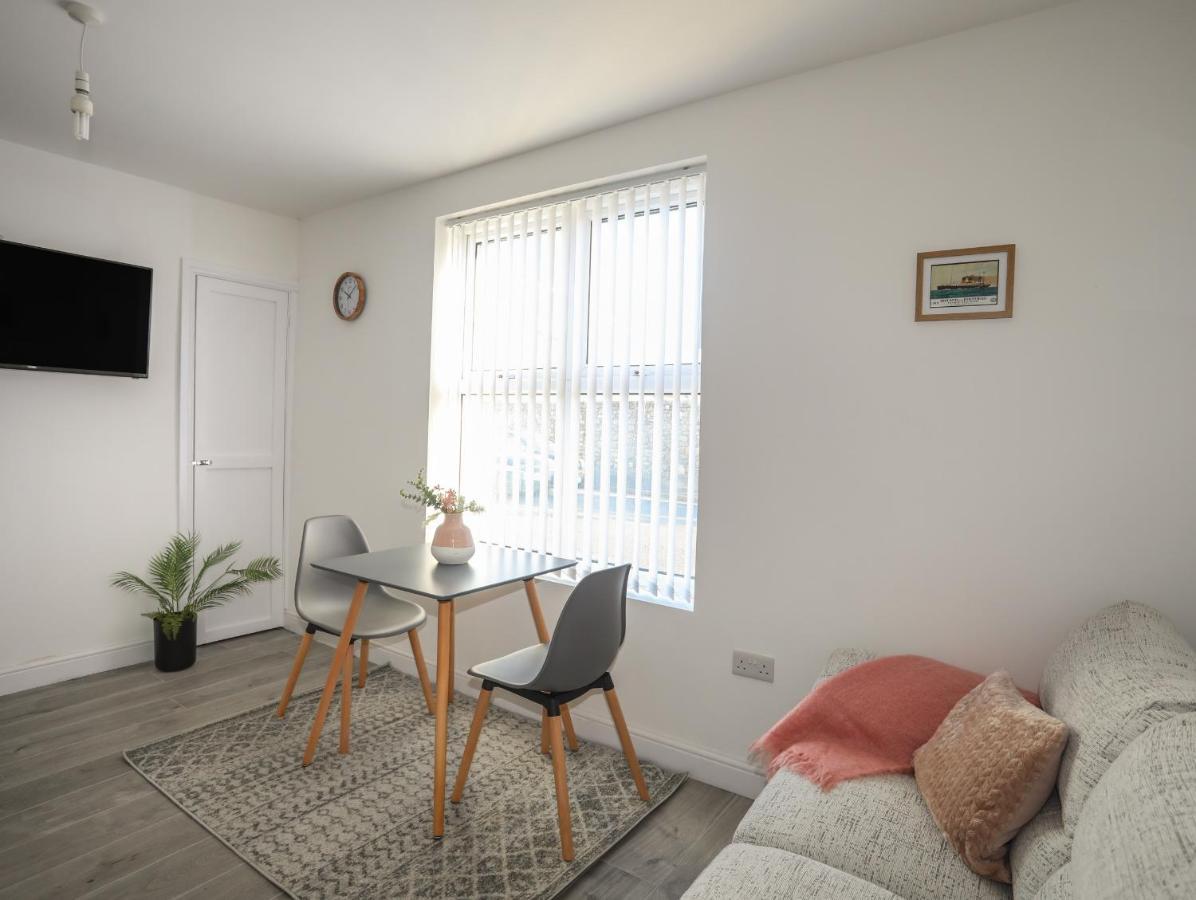 Port Apartment 1 Holyhead Exteriör bild